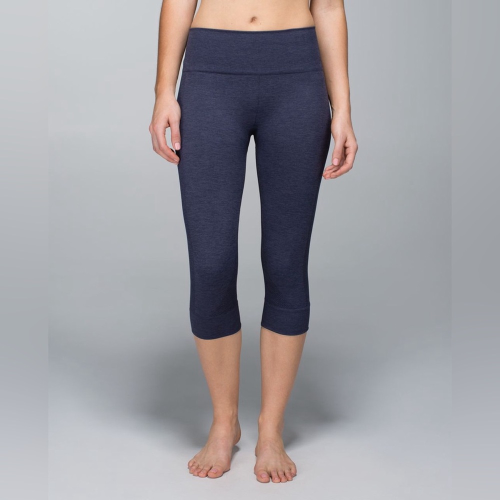 🍋 LULULEMON Seamlessly Street Crop in Cadet Blue Size 4